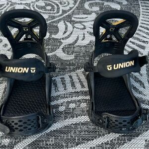 UNION SNOWBOARD BINDING sizes 5-8 boots will fit